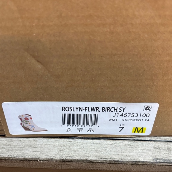 Zodiac Floral Embroidered White Ankle Boots - Picture 9 of 9